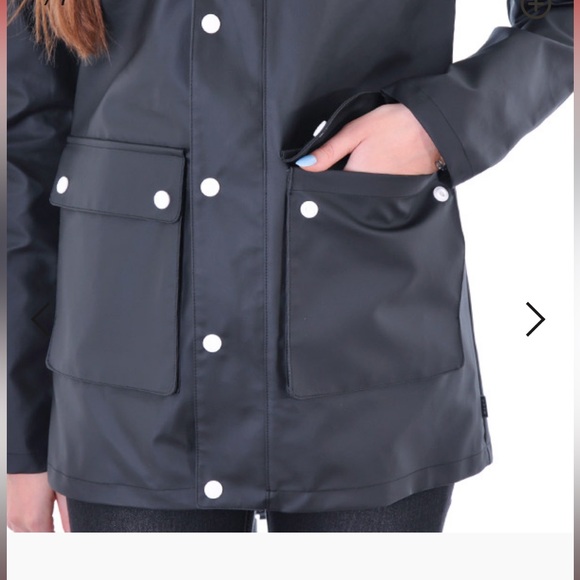 Size Medium Burton raincoat in excellent used condition - Picture 2 of 12